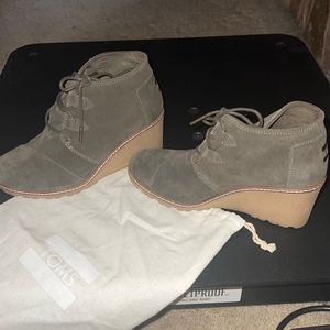 Tom’s suede olive brown wedges. Worn once. W7.5 Euc